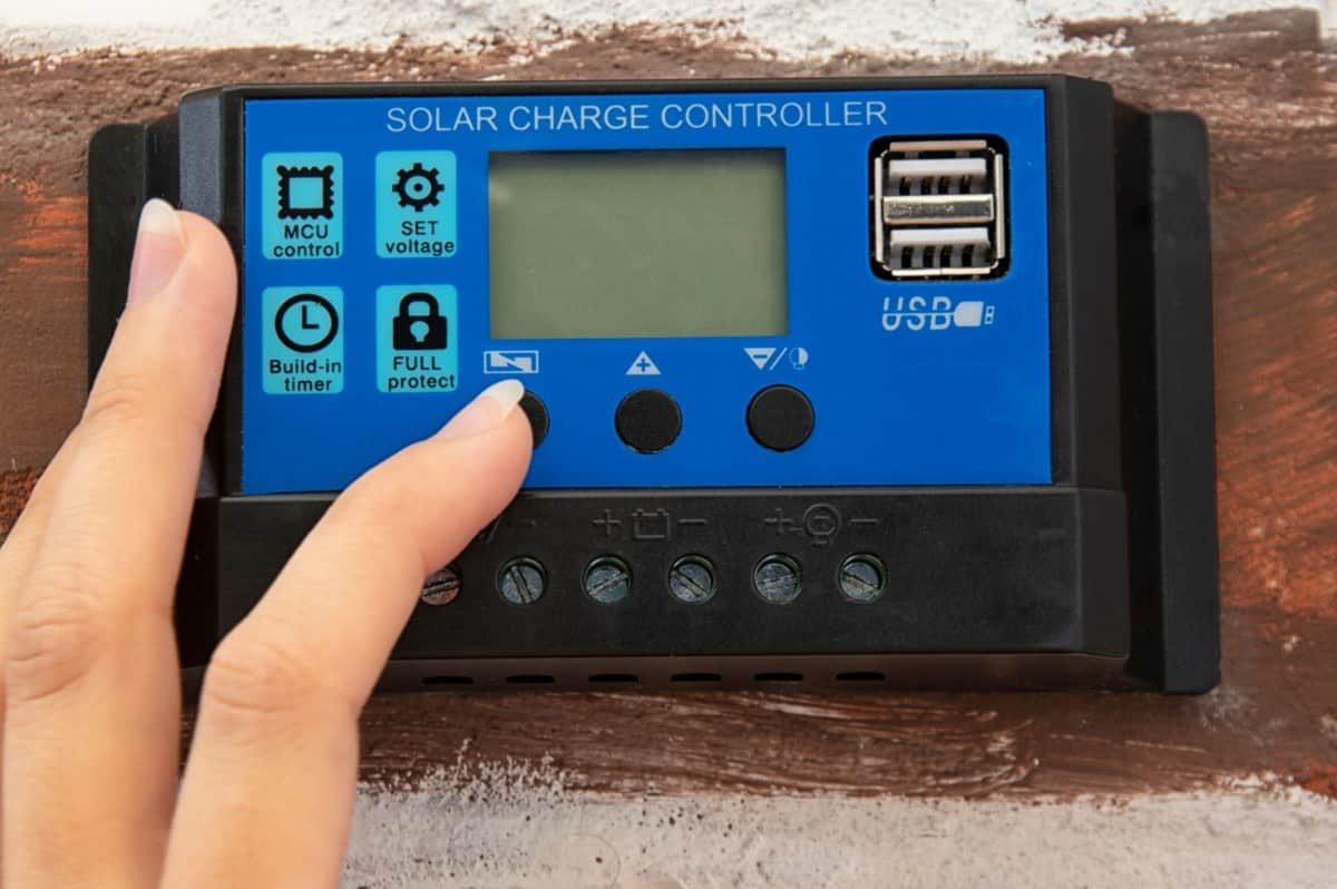 How to Choose an Off-Grid Charge Controller - Off-Grid Home